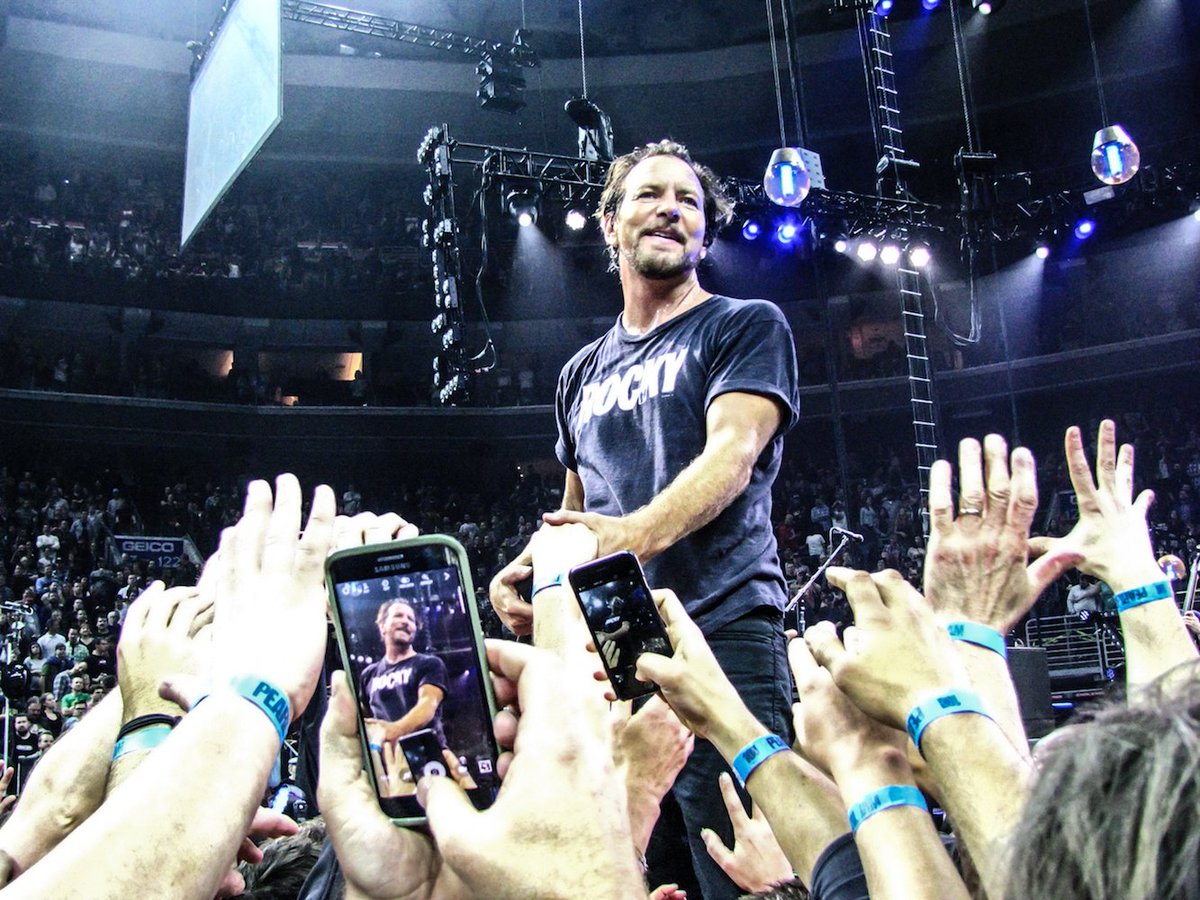 Photos, fan video + a review of <a href="/PearlJam/">Pearl Jam</a>'s incredible <a href="/WellsFargoCtr/">Wells Fargo Center</a> opener by <a href="/KoalaFoto/">Joshua Pelta-Heller</a>: thekey.xpn.org/2016/04/29/pea…