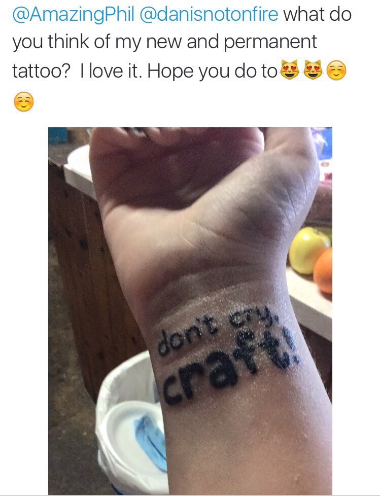 phandomcringe's tweet image. too*