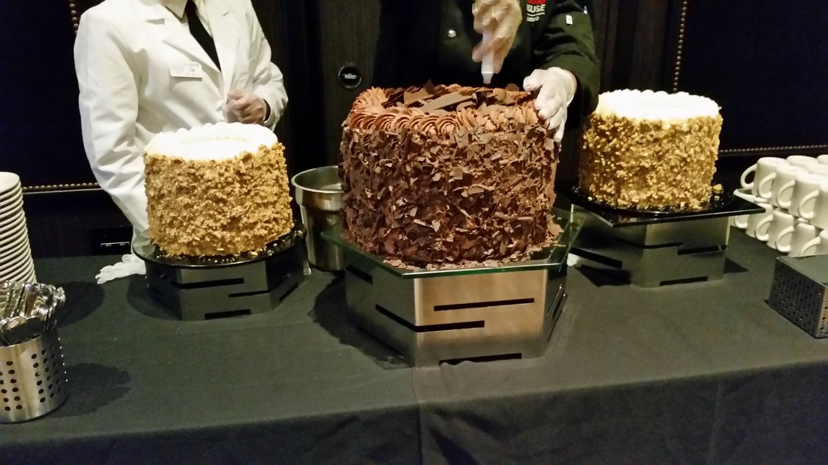 kiwizaakira's tweet photo. TGIF with Fox 29 Good Day 20th Anniversary Party!! 
#GOODDAY20  #dessertstodiefor   #cakeporn https://t.co/M38izwCjHc