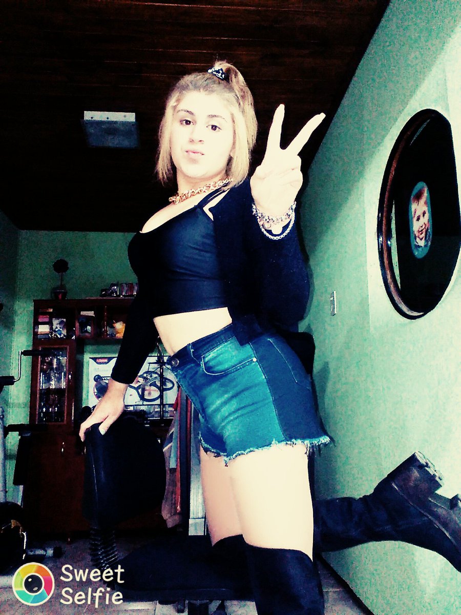 vikibuzzo's tweet image. Shot