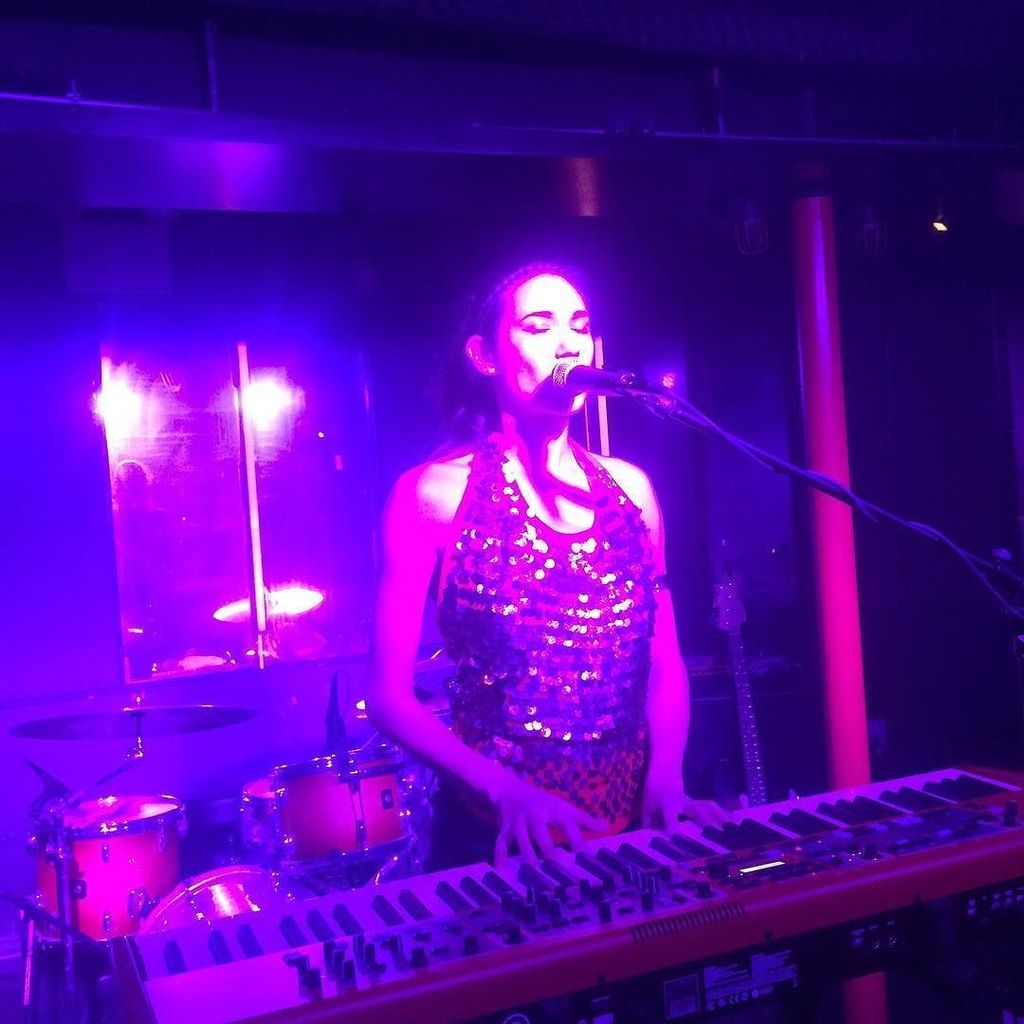 caterinajmusic | instagram.com/p/BEz5x3YyqhV/ | Live at the @thelivelyspot ! Amazing night! #caterinajmusic #caterinajb…