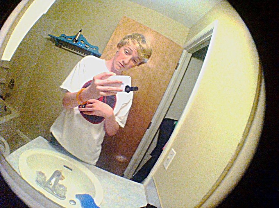 hunter_sk8's tweet photo. Made with #aviary https://t.co/XEGpTDLzUb https://t.co/QizP7YirMW