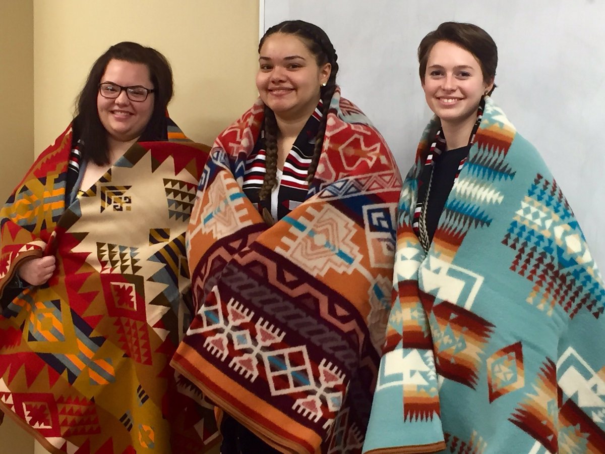 nativeosu's tweet image. Congrats to our 2015-2016 American Indian graduates! #nativegraduates #ohiostate
