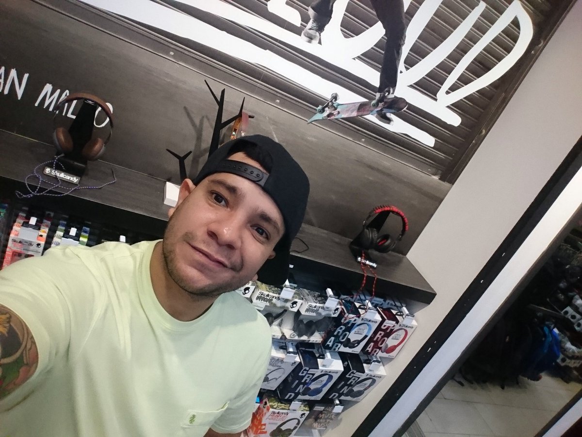 DjKennyVanGomez's tweet photo. Visitando #Osixstore buscando un par de #tshirts 👕 #wizzwear 🐀 para redes... Atentos sigan la cuenta ➡ @OSIX_panama https://t.co/o8JSrEkHei