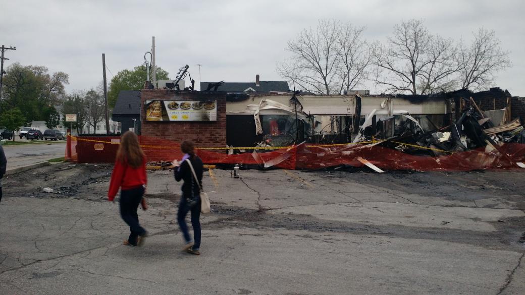 JHartman_News's tweet photo. Many students &amp; community members stopping by to see the fire damage to @GreatWallCF. @KWWL https://t.co/usNyutlG7O