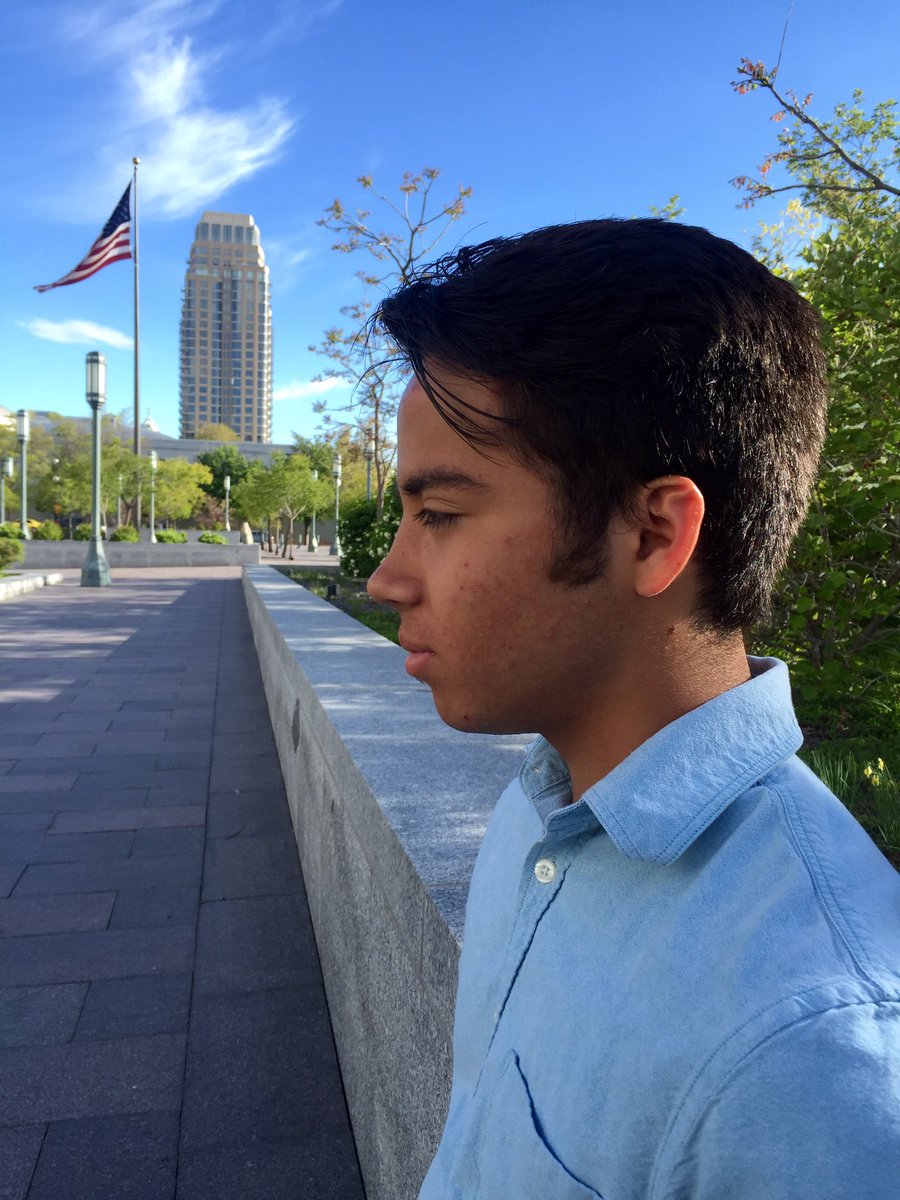 LWidenmann's tweet photo. When you have a good lookin' bro you have to take pics of him against his will Lolz https://t.co/iUzUlhqfFW