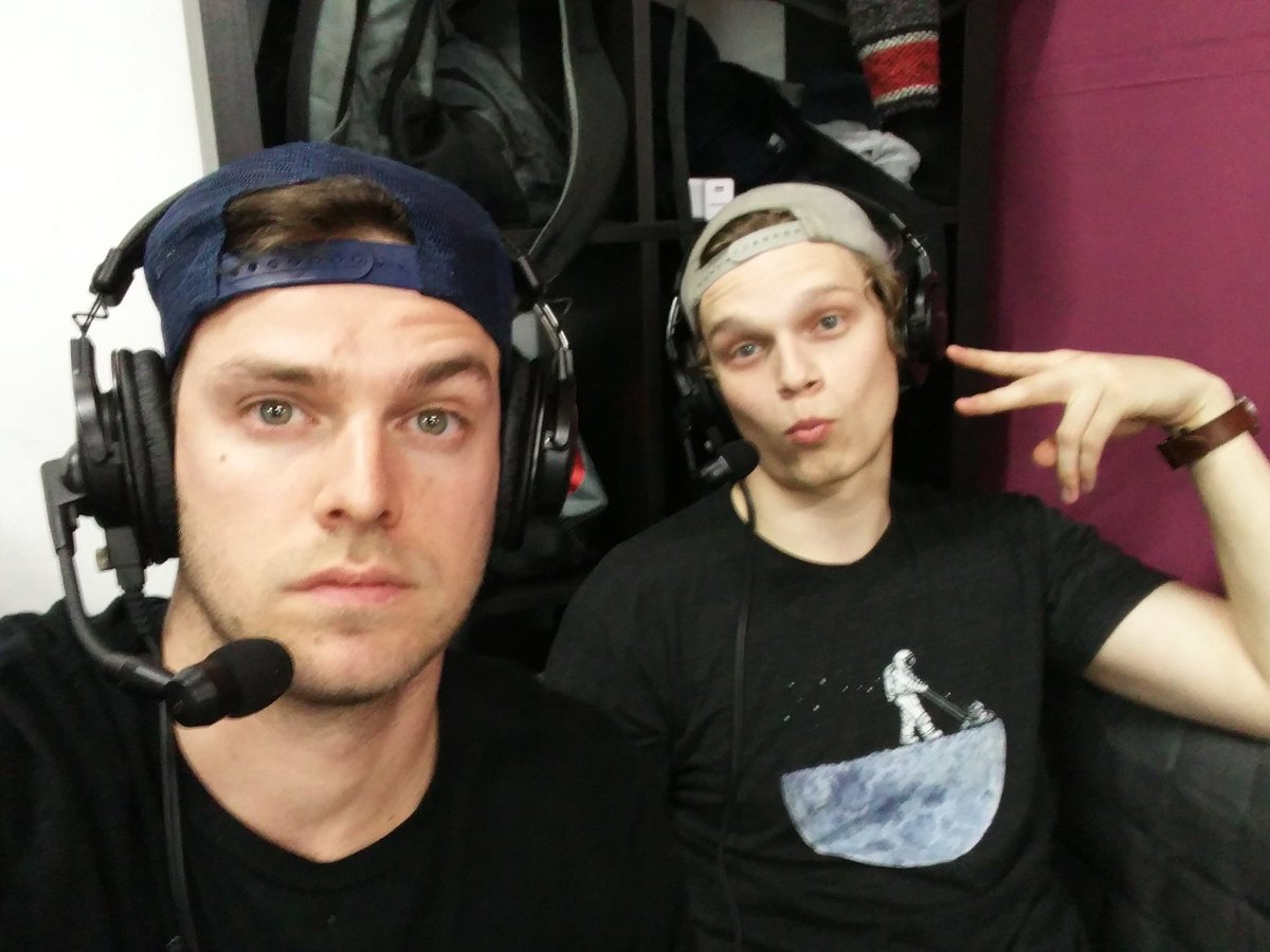 hitbox.tv/dijoe

Kuz, JJ, Zeppelin, Dark Gentleman and the rest of em