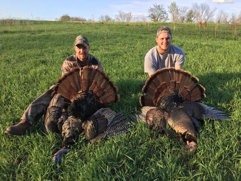 jakemyrtueBBD's tweet photo. 2 great guys that bought a guided hunt at our BBD golf tournement! They were happy they did! #5beards #dbltrouble https://t.co/oF0roC1Hdl