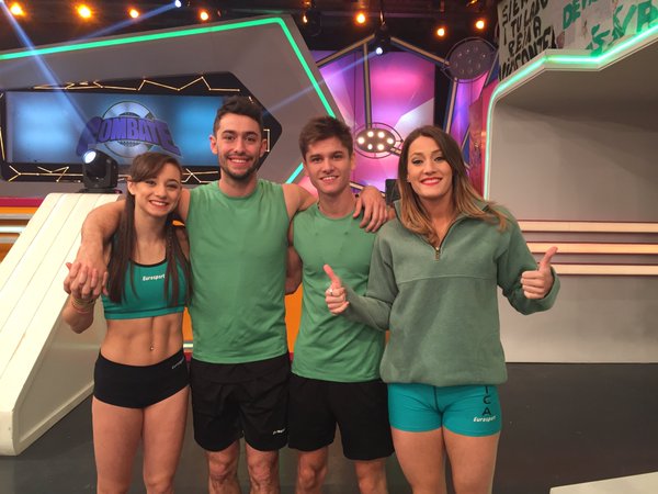 lomaspopucom's tweet photo. Quien ganara #CombateEvolucion ?
@MicaViciconte  VERDE ( RT ) 
@flor_vigna ROJO ( MG )
NO TE OLVIDES DE SEGUIRNOS !! https://t.co/RT6zT3pD8p