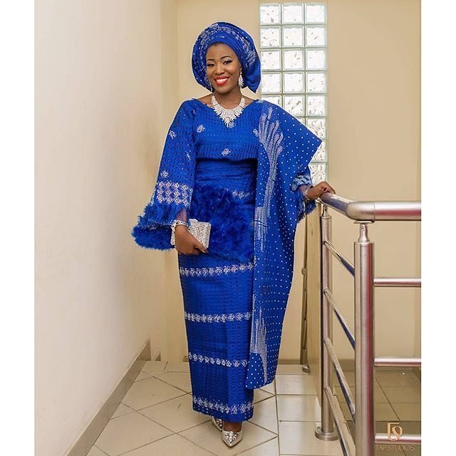 SugarWeddings's tweet photo. All round Gorgeous bride, asooke by @ceomaniaalasooke #bluedream #asooke #allblue #tradloo… https://t.co/GjYzi7TITs https://t.co/bSDpJZ1bIF