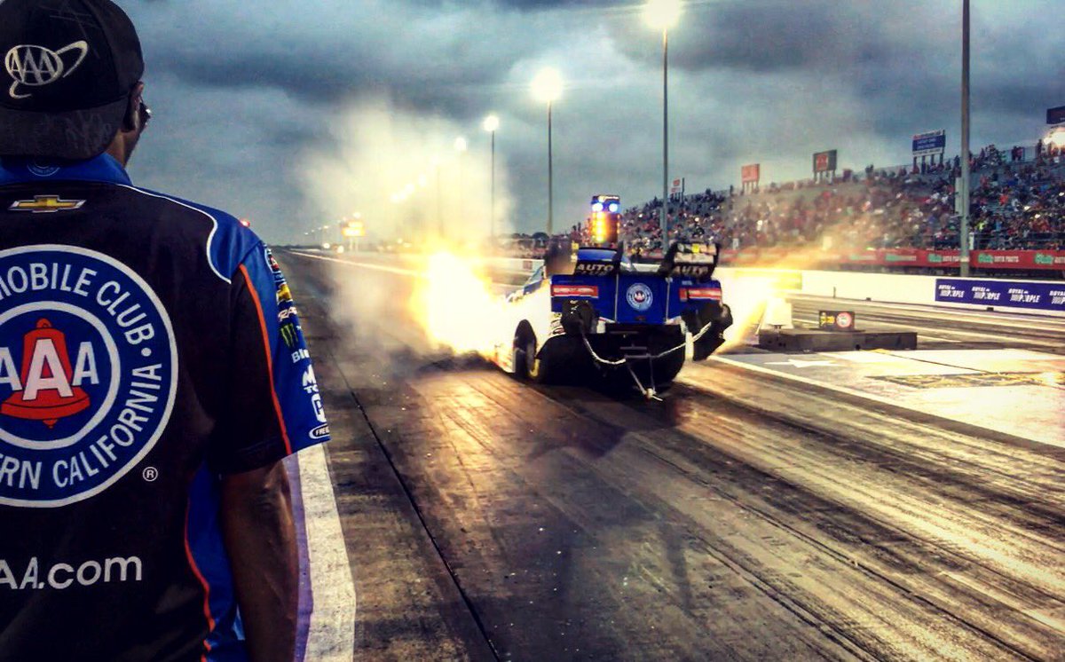 JFR_Racing's tweet photo. . @roberthight7000 in Q2! He runs 3.95 & improves. #NHRAonFox #SpringNats #UnderTheLights #HeaderFlames #AAAracing https://t.co/eDdMf59Lf3