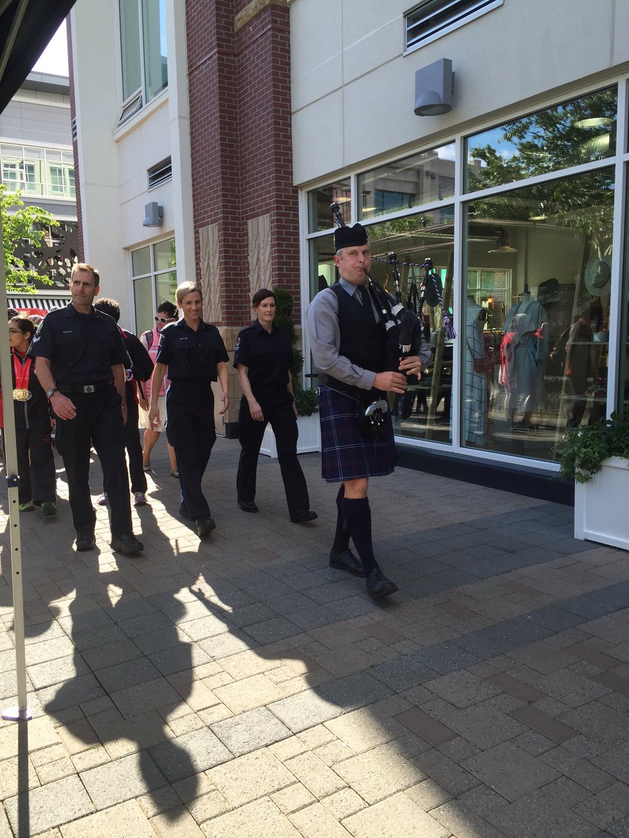 BCLETR's tweet photo. Thanks @VanIslePipeBand piper Nate Roberts for helping us kick off #FreetheFuzz for @sobcsociety! #yyj #Saanich https://t.co/yFcY5P6Wl2