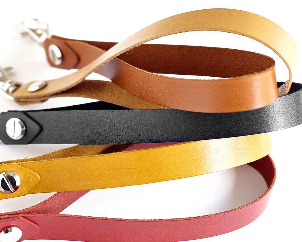 Wild_M_Mallow's tweet photo. Which colour is your fav? Wrist strap or key holder #craft #leather #etsy https://t.co/MQB3oWrikA https://t.co/F2TWviOoJN