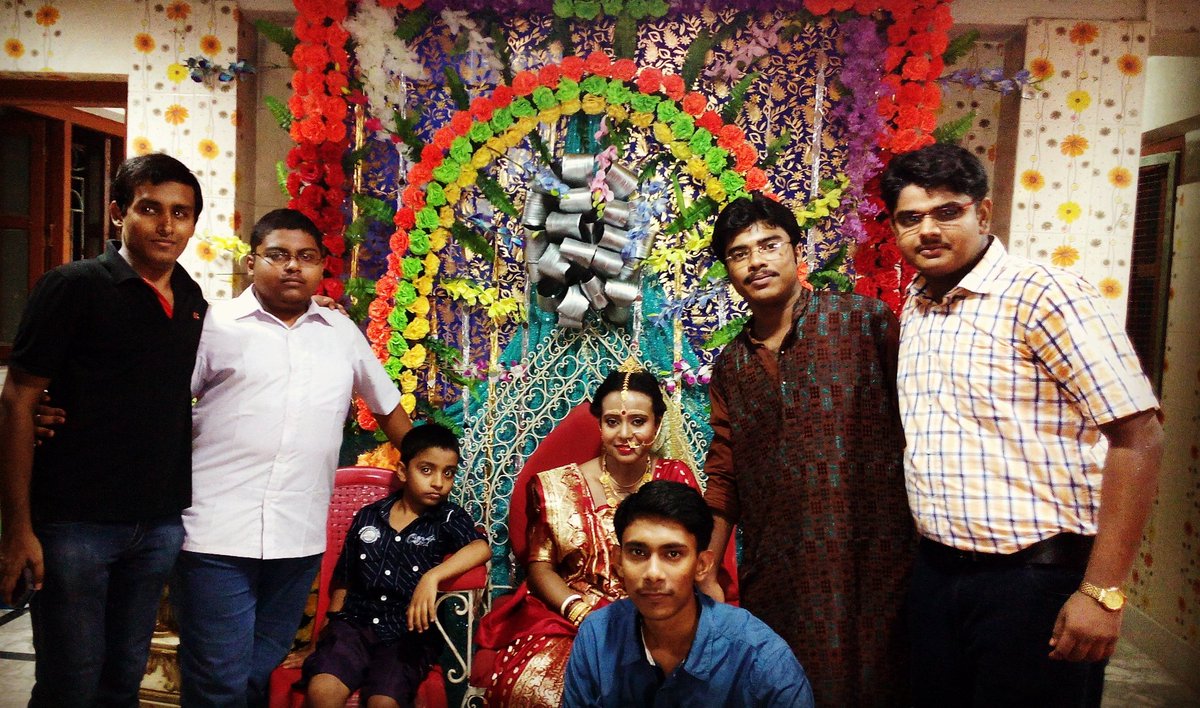 SouMikB95's tweet photo. Nabanita di r Subho Bibaho. 
Bodhisatta, Kaustav, Nabanita di, @iamsouravm96 &amp; @SouMikB95 
29th April, 2016 . https://t.co/TmuIC0PZuE