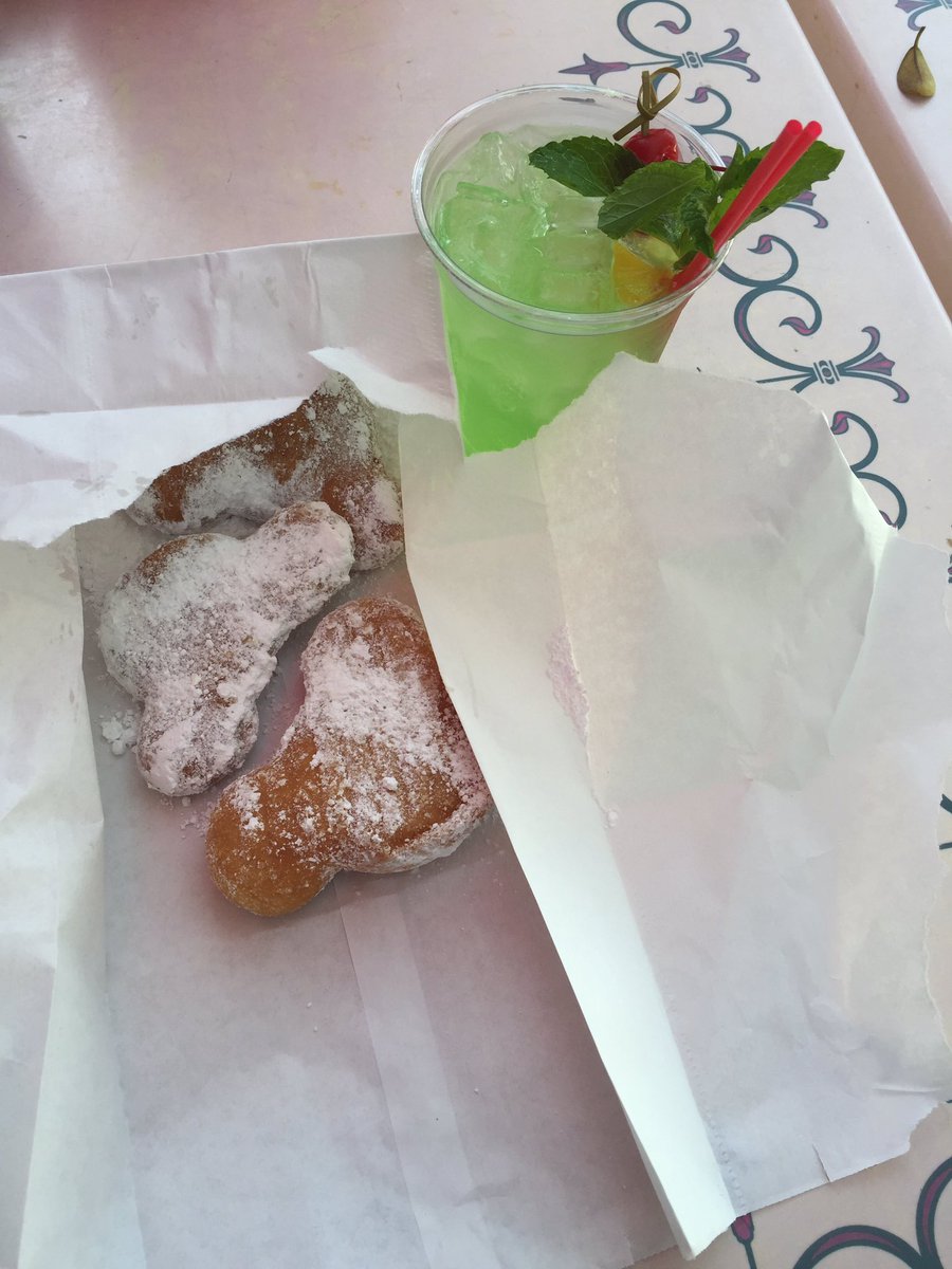 disneyguy65's tweet photo. Mint Julep and some #Mickey beignets, freaking delicious! #foodsofdisney #disney #food #foodporn #disneyland #tasty https://t.co/exI9lTLg1W