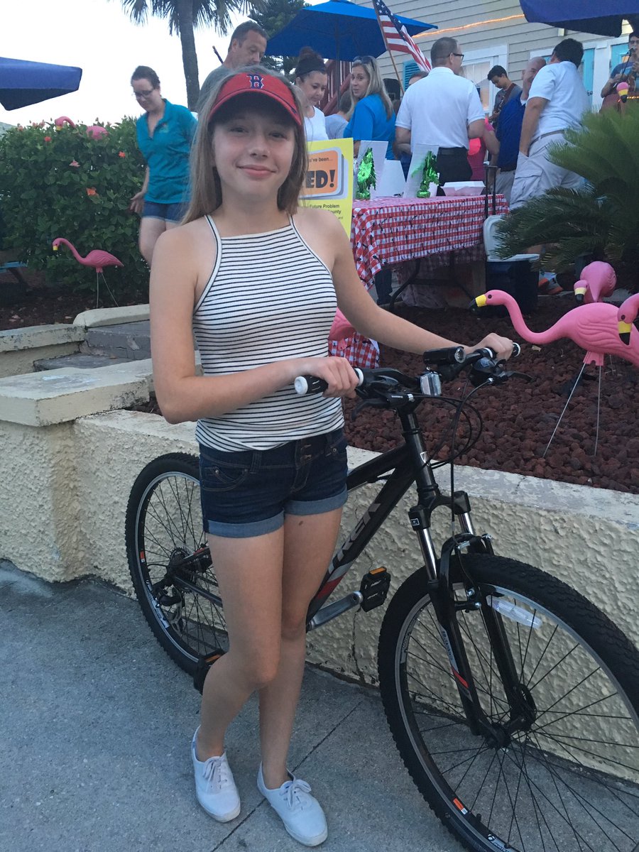 FPCstreettalk's tweet photo. We had a great time sharing #safetytips at Kokomo's! Congrats @angela_was for winning the bike! https://t.co/Xb4TmMG250