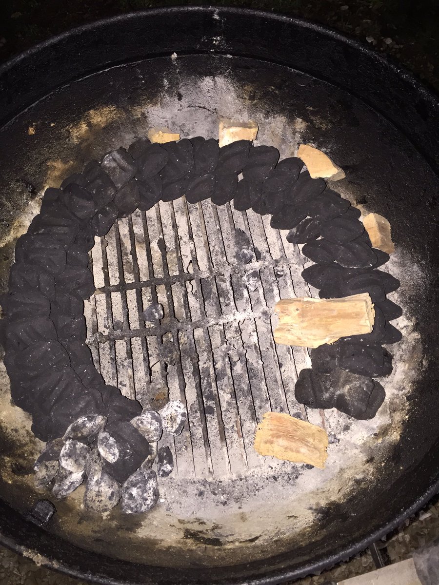 MattGWMIZ's tweet photo. Getting ready for an over night burn. #webberkettle https://t.co/81Qy6Met2n