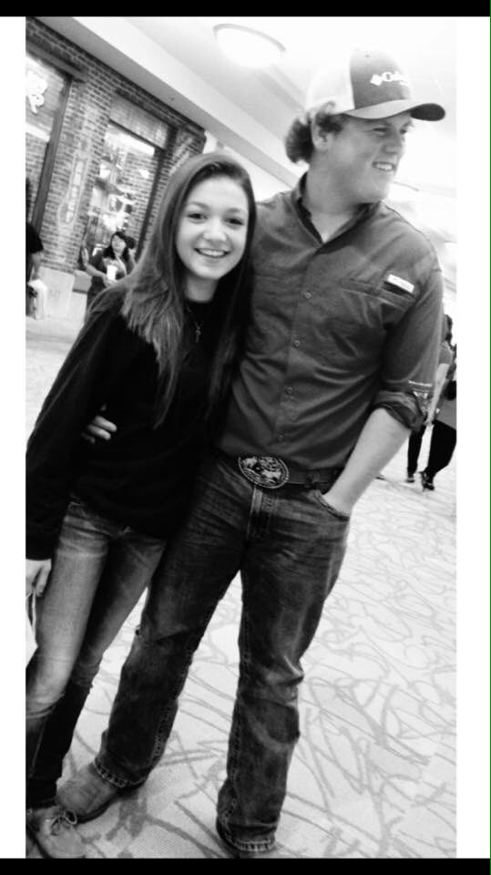 NicolePackard's tweet photo. Sidney and her bf went missing Tuesday night at 11 😐😭 https://t.co/WMNT6tkI0J