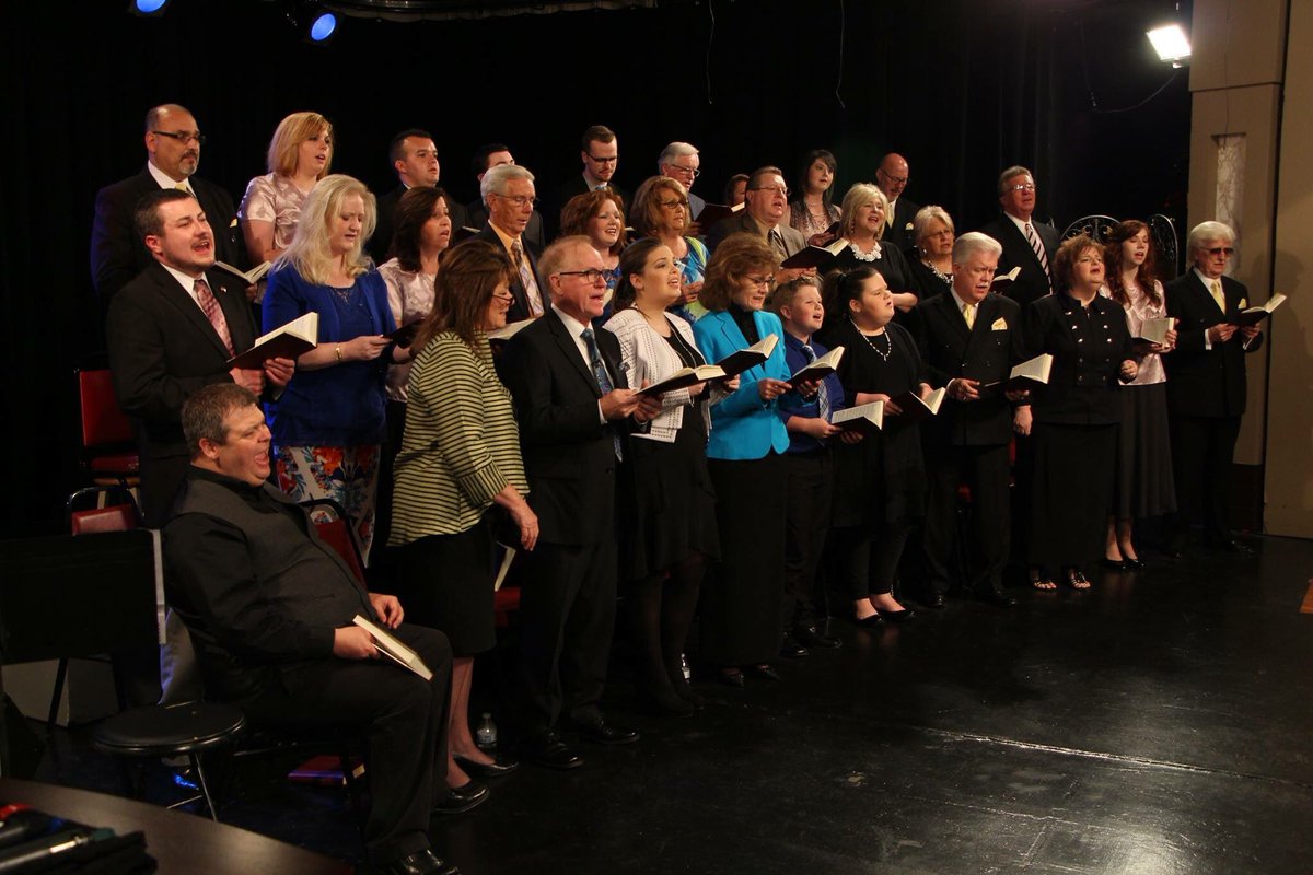 TroyBurnsFamily's tweet photo. Troy Burns Family singing for Red Back Revival https://t.co/bfC7d4sGbT