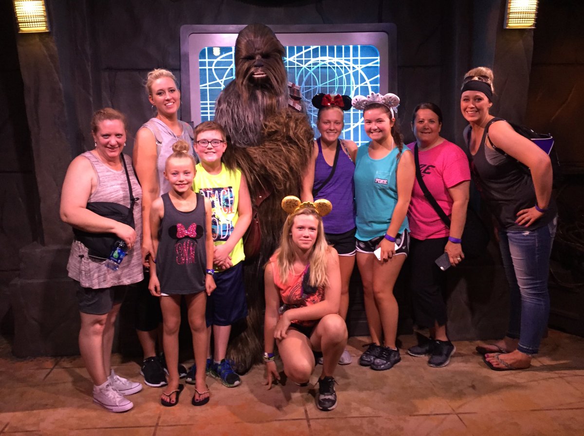 ckayjohnsn's tweet photo. Low key freaked me out.. #chewbacca #scarierthanrollercoaster π£ https://t.co/ggGCtj0tKV