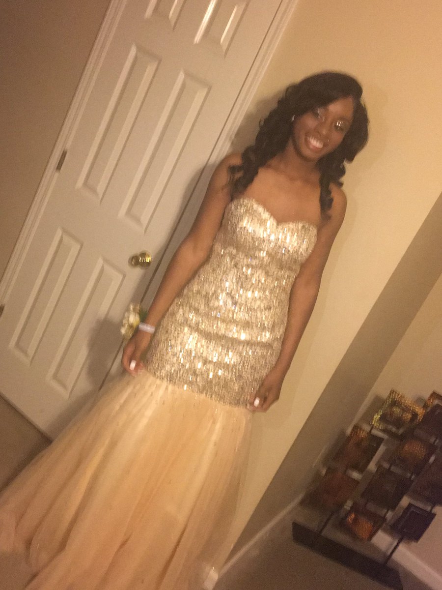Ashley_MSanders's tweet photo. Babygirl didn't come to play๐โจ #prom2016 #GotTheCITYOnLock https://t.co/MdodmVhndv