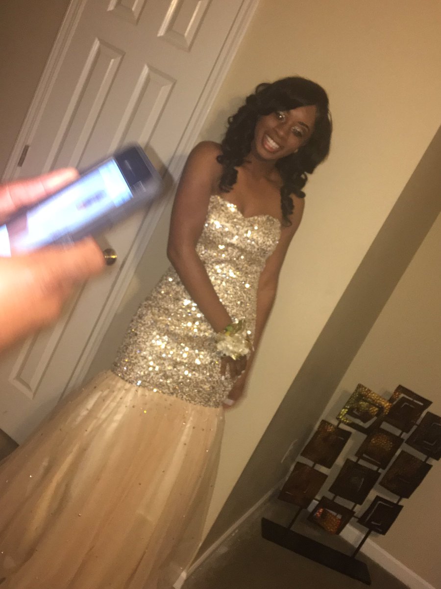 Ashley_MSanders's tweet photo. Babygirl didn't come to play๐โจ #prom2016 #GotTheCITYOnLock https://t.co/MdodmVhndv
