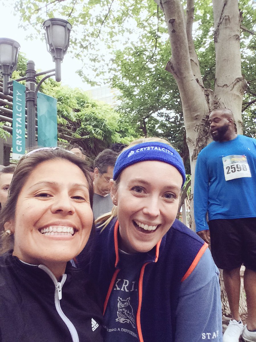gladisbACPS's tweet photo. Families & faculty @APSVirginia make the best of Fridays! We run! #APSHealthy #CC5K @OakieOnTheMove @OakridgeConnect https://t.co/FtBvJgUGI7
