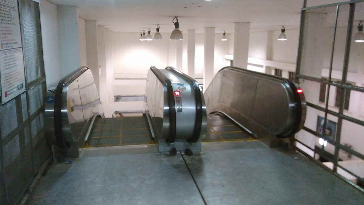 anupam121in's tweet photo. Kind Attention @gm_nfr : The only escalator at the Guwahati Railway Station is switched off most of the time. https://t.co/7ArIunznDd