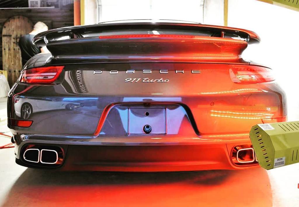 OnlyCarrera's tweet photo. #porsche911 #turbo #meticulousdetails #curingprocess #modestacoating #modestausa @brandonedgar23 @meticulousdetails https://t.co/JbAC6b7WbU