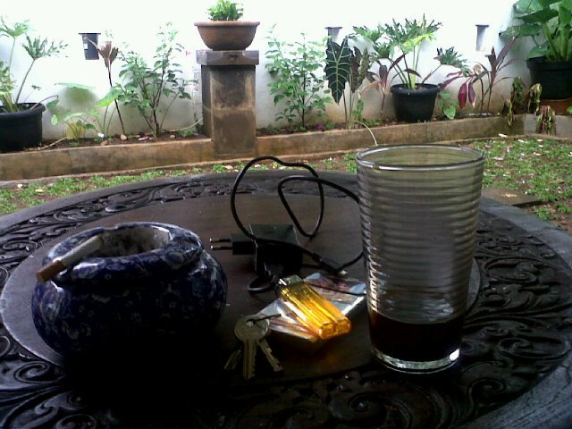 Fauzi Ar Rasyid On Twitter Ngopi Depan Rumah Sambil Nunggu Ketiban