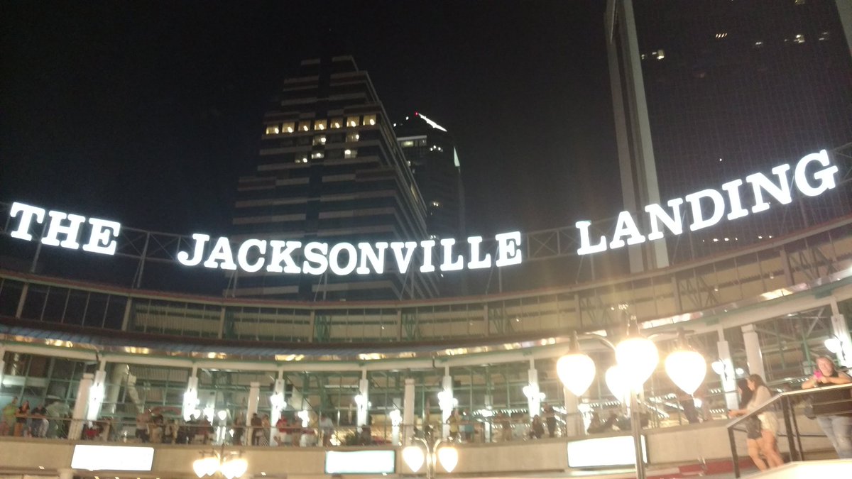 cdbboyd72's tweet photo. Drinking a Miller lite 16 at jax landing #rockville https://t.co/wS2nA8RyGq