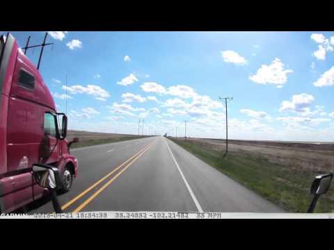 SubtleTV's tweet image. [USA][OC] Knight Transportation passes on solid double yellow. #drivecam #trucking sbtl.tv/baabN6b