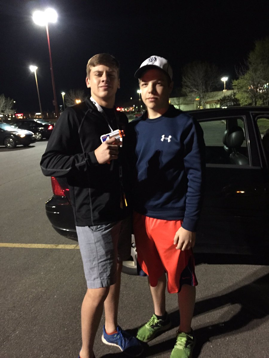 Jake_Midby's tweet photo. Another kill for Figgen Beauts on Jacob Mathis on Nerf me off @HHSNERF https://t.co/7ZyzA0lecD