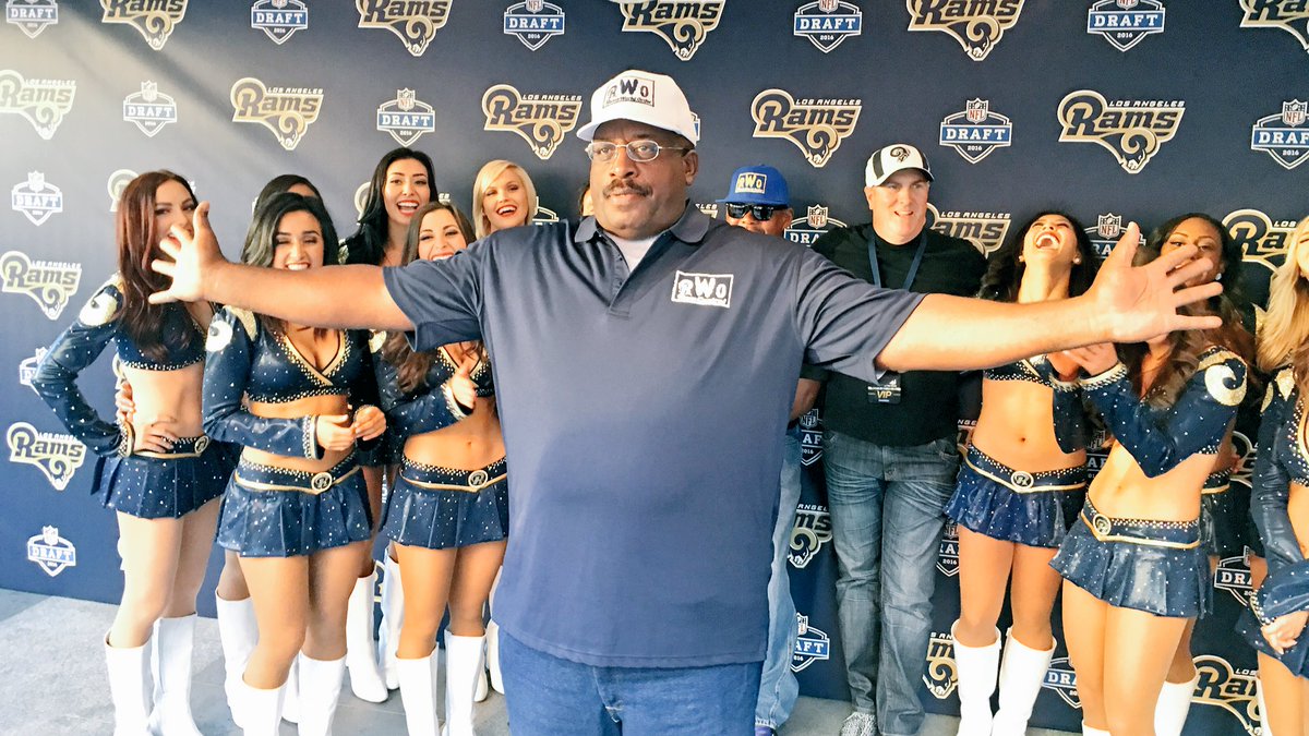 SGERD5's tweet photo. Former @RamsNFL TE David Hill trying his best to protect @LARamsCheer members @larams47 &amp; @MikeLansford #RamsDraft https://t.co/brEstEPeP7