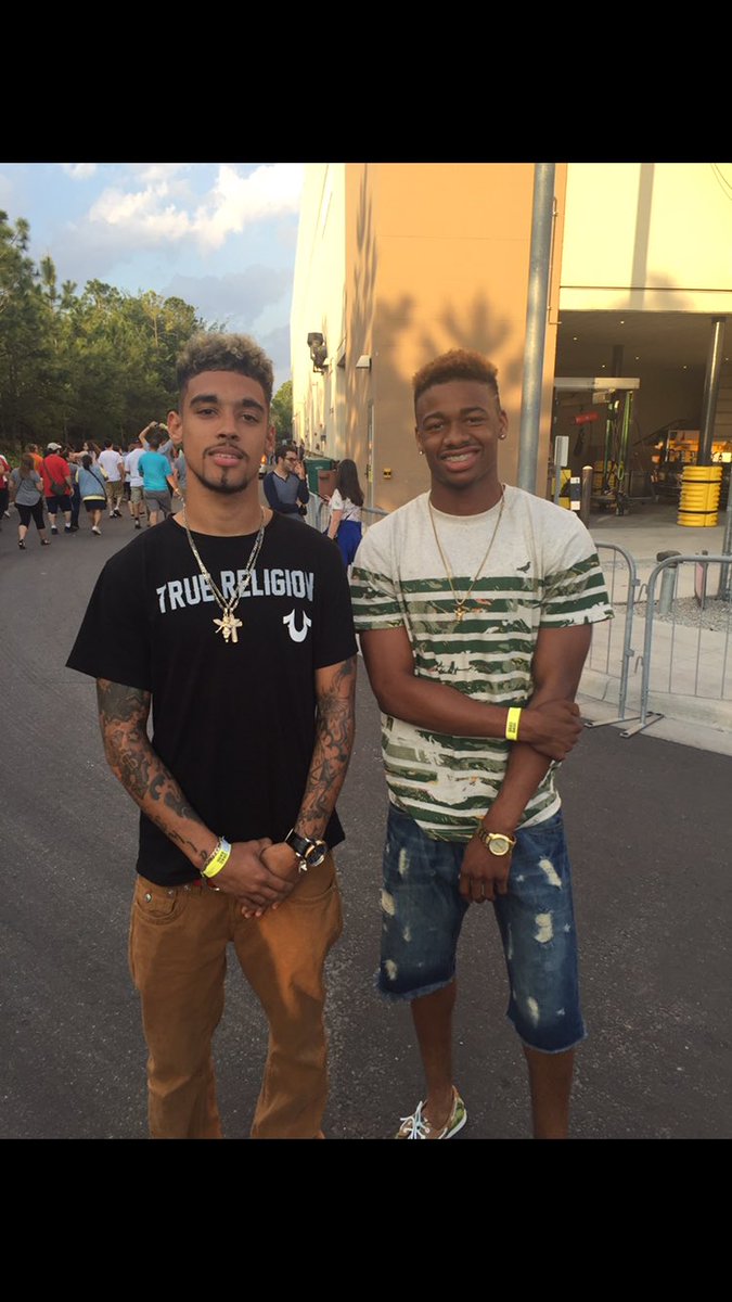 thebagsnatcha's tweet image. #gradbash2k16 🤘🏽🔥