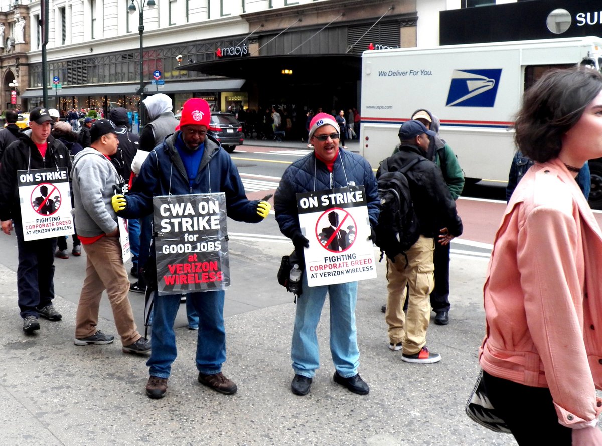 owsspawg's tweet photo. .@AP #CWA #VerizonWorkers 
NYC, N.Y. USA-29th April 2016-Verizon Workers On Strike
Verizon Store on 34th Street https://t.co/6ygqW1gHkf