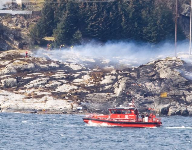 NYDailyNews's tweet photo. Helicopter crashes on island off western Norway, killing all 13 aboard https://t.co/a9OcvKokCM https://t.co/lFctRlacM0