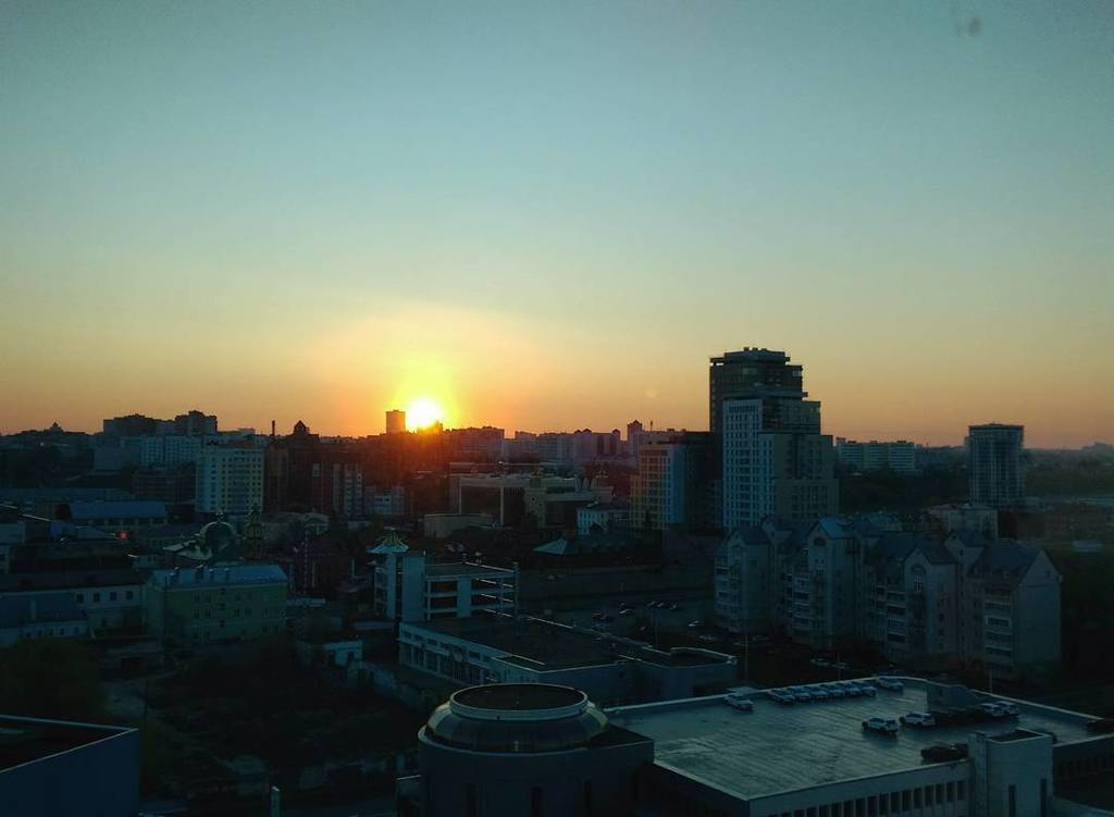 YaBudni's tweet photo. Встречать #рассвет в офисе #yadex - бесценно.
#cityview #sunrise #yabudni by welgemina, see https://t.co/wmdKcxGXaF https://t.co/mAq4ds6lmN