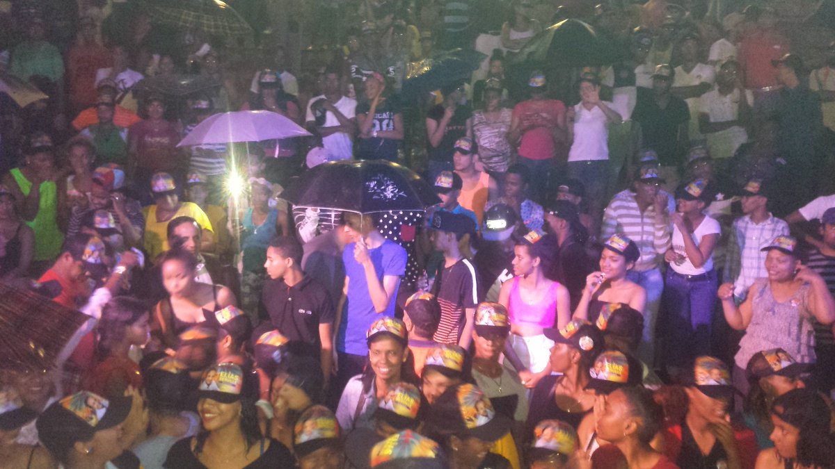 JuventudElias's tweet photo. Con lluvia y sin lluvia nos gozamos nuestra gran celebración en apoyo a nuestro Diputado Elías Serulle. https://t.co/H7uW4uqYiL