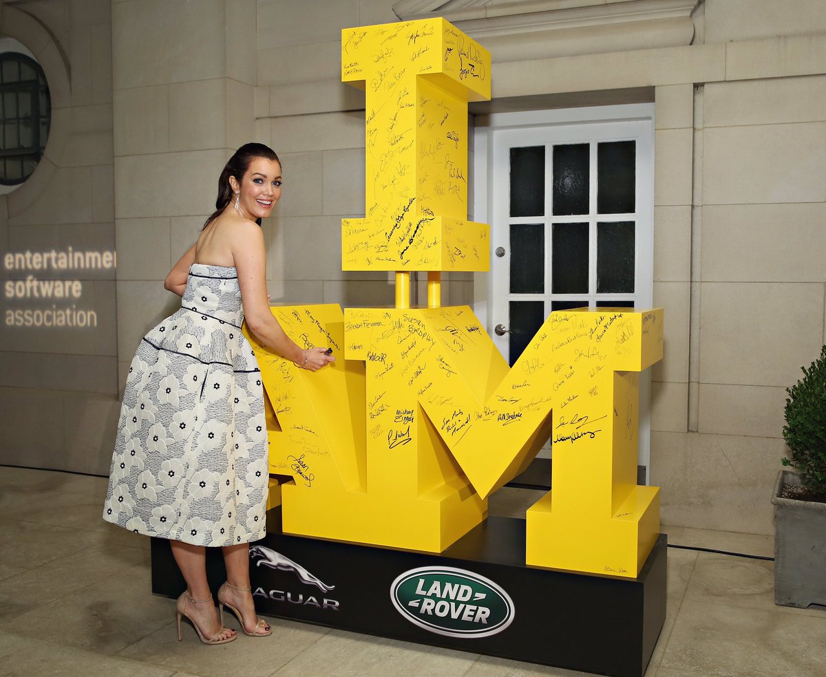 annalabor87's tweet photo. #BellamyYoung #WHCD #CapitolFile https://t.co/fQqWt2m6M8