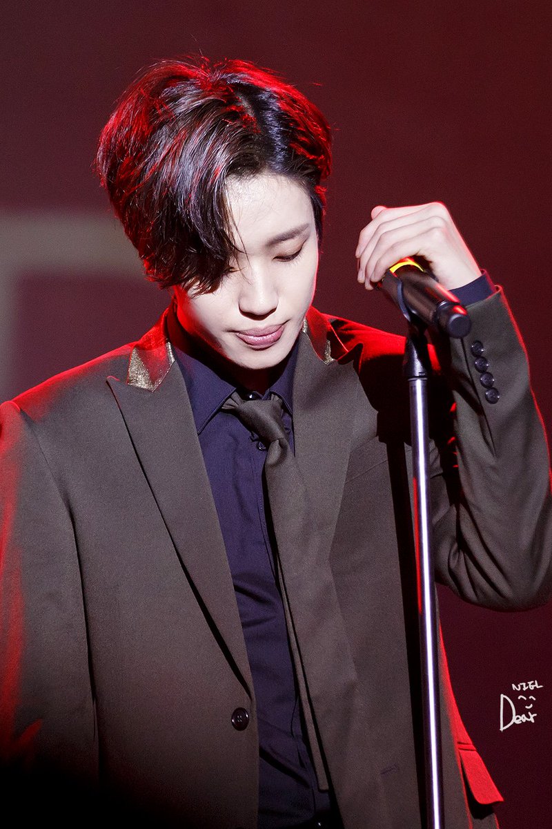 DearNiel816's tweet photo. 160405 Teentop US Tour in Chicago #2 #니엘 #틴탑 https://t.co/RaojKNDcfD