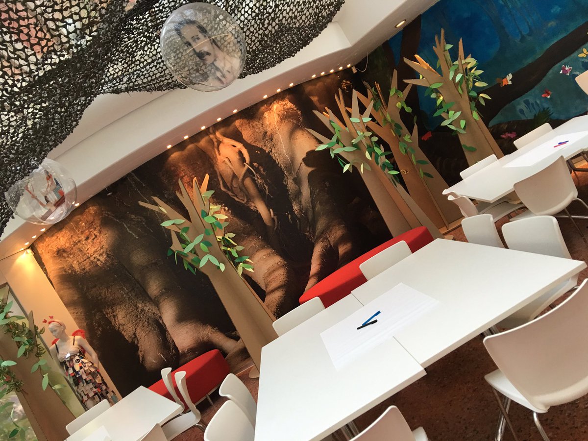 sunnysouth12's tweet image. Ready 2 present. #codinginthelibrary #teachlearn16 @SLANSW @SLNSW_Learning thanks @Bibliothecaire3 4the opportunity