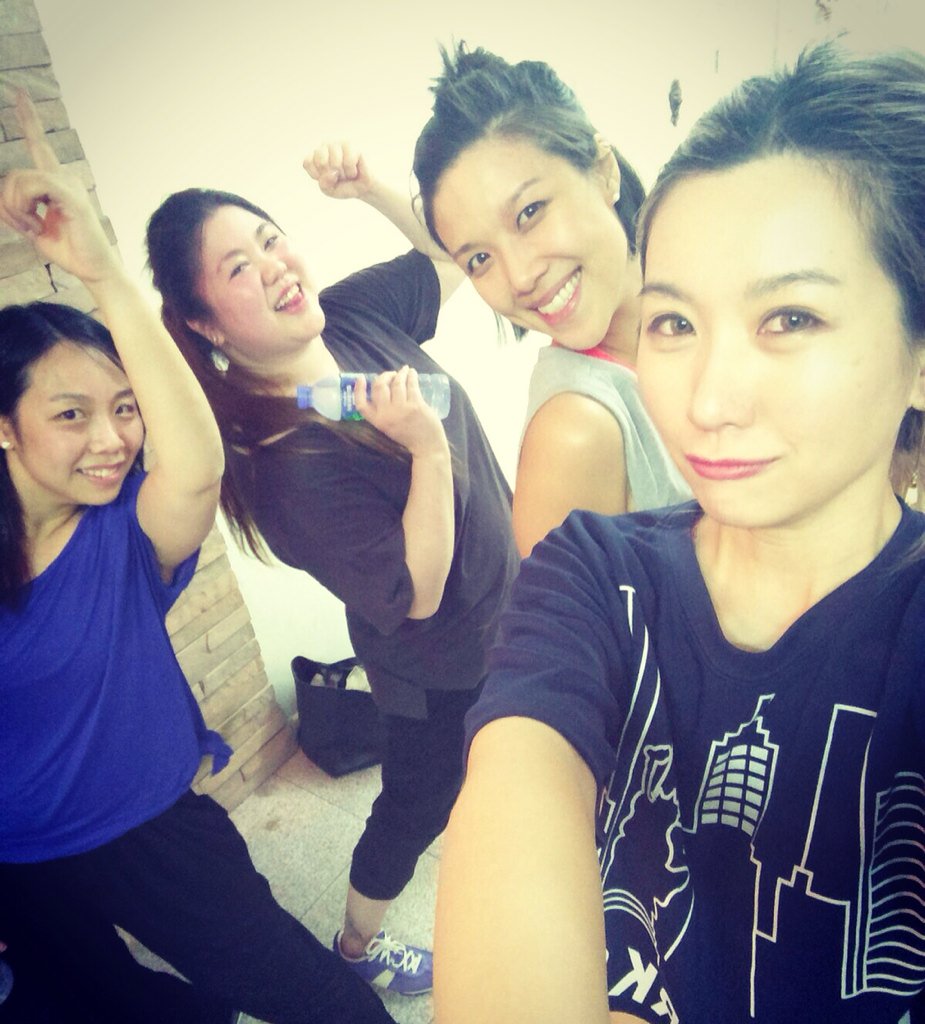 YvonneManTV's tweet photo. One step closer to becoming #Kpop superstars...my first-ever kpop hip hop class. #Iwasterrible https://t.co/pwM9dF1uzA