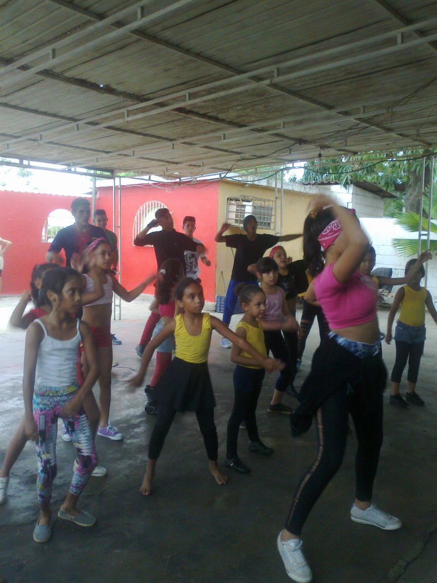 funcudep's tweet photo. Nuestra bella miri, dando su primer taller de dancehall!! https://t.co/OSHwHaMnO1