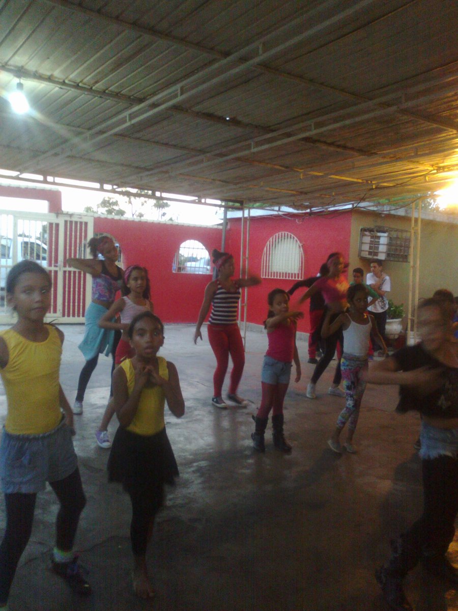 funcudep's tweet photo. dando su primera clase de female step nuesta pequeña quenn jesmary https://t.co/FuWsrtsUD0