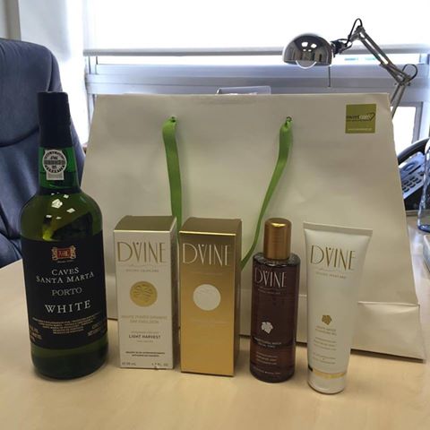 DVINEDSC's tweet photo. Miminhos DVINE bem acompanhados no #BlogdaBel :)
#dvineskin #sweetcare #vinhodoporto https://t.co/QylZb7hew2 https://t.co/Vtxj2QhZrs