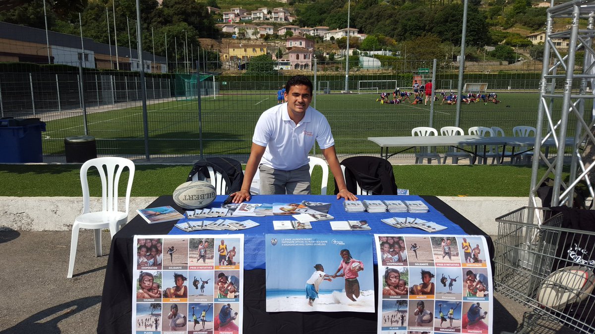 Stand <a href="/terresenmelees/">Terres en Mêlées</a> pour le tournoi du <a href="/RugbyLaurentin/">StadeLaurentinRugby</a> !!