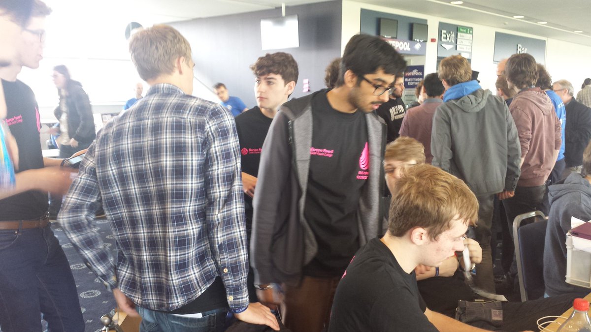 InSyncRobotics's tweet image. Team hard at work, but will it be enough? #srobo #rip