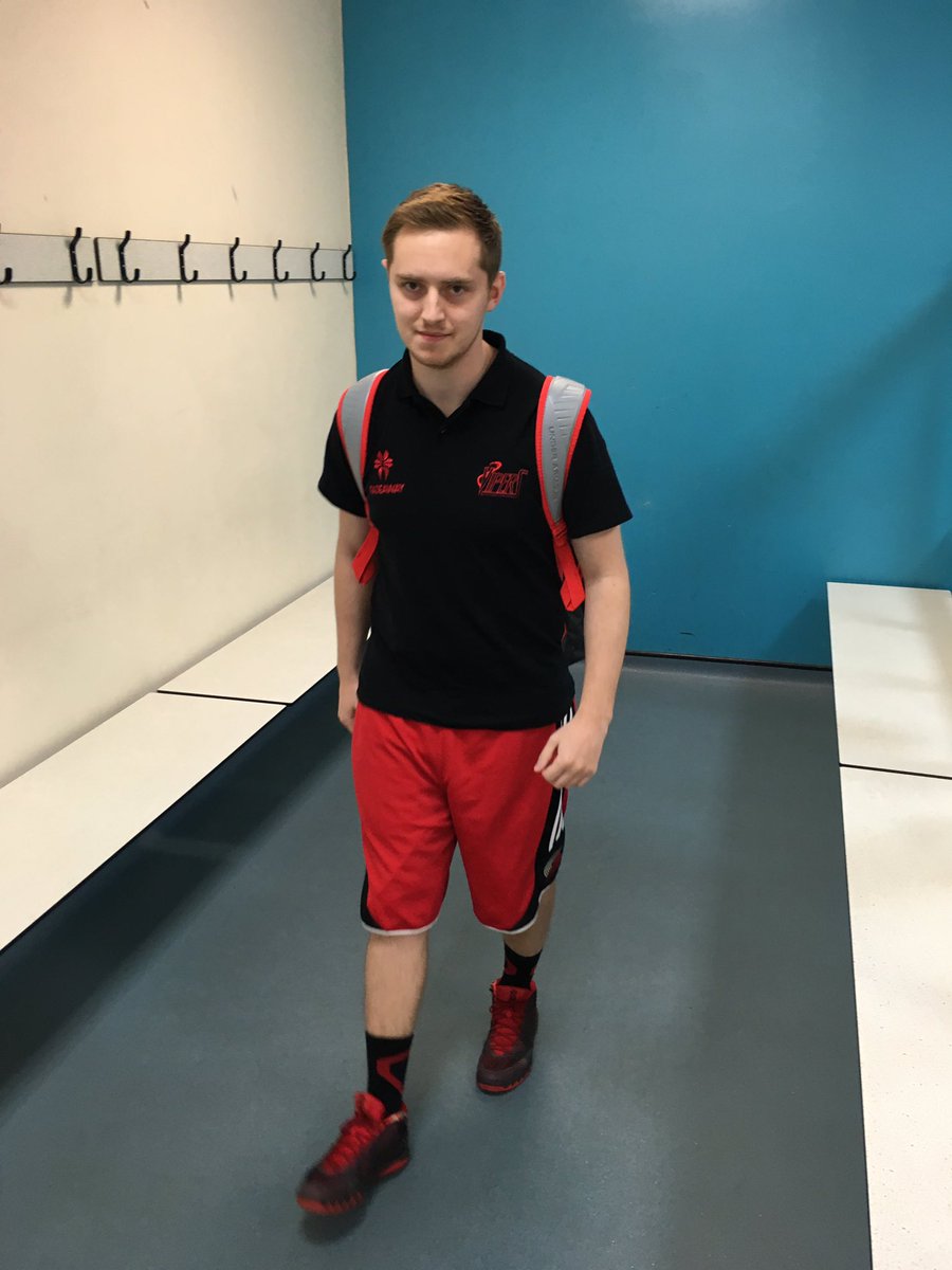 Fadeawaysports's tweet photo. Our team wear on show here. Message us for more details. Thanks to @SpenValleyViper #basketball #ballislife https://t.co/4MZtFMXBB1