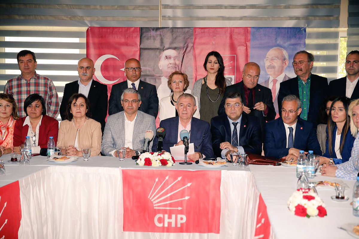 hmutluakpinar's tweet photo. CHP İl Başkanlığımızca düzenlenen basın toplantısındayız.Sonsuza kadar laikliğe sahip çıkacağımıza söz veriyoruz https://t.co/GZFhLkaoAU